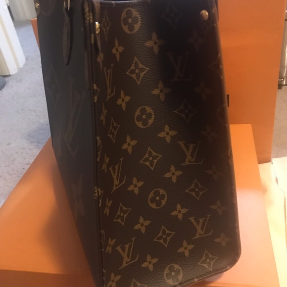 💕SOLD-Louis Vuitton Reverse Monogram Onthego MM - Picture 13 of 16